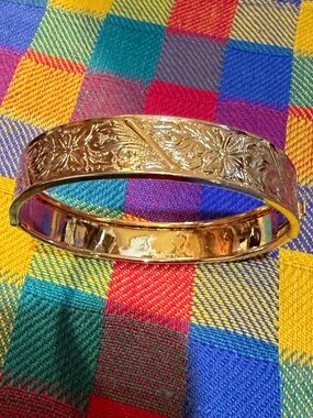 Vintage Etched Floral Bangle Bracelet